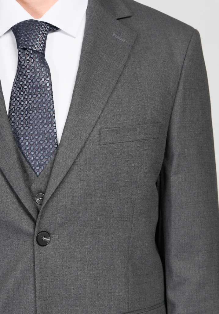 Костюм мужской: как выбрать правильный размер, посадку и стиль под событие